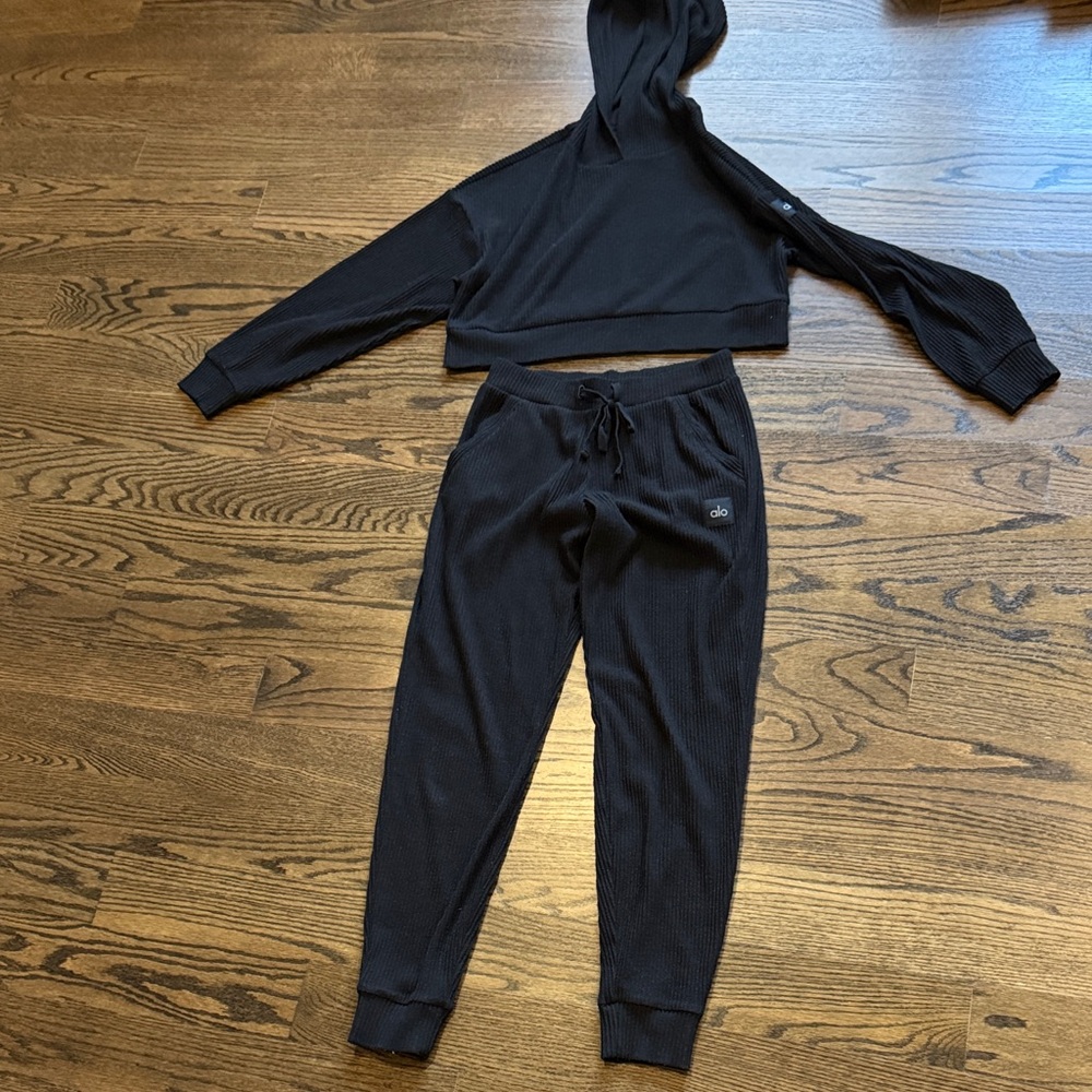 ALO Yoga Black Ribbed Apparel
